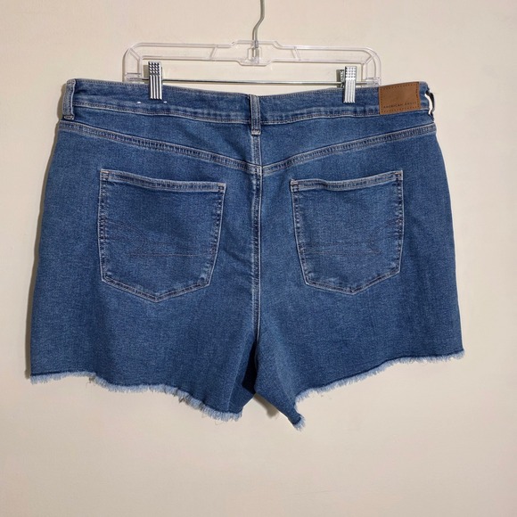 American Eagle Mom Shorts Womens sz 20 Medium Wash High Waisted Stretch Raw Hem - Picture 3 of 8
